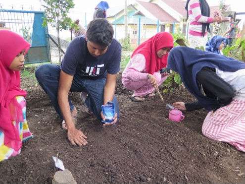 givelight-children-orphans-indonesia-noordeen-samisreport-mit-volunteer-image7